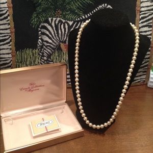 {RARE} VTG TRIFARI Pearl necklace w/orig box.